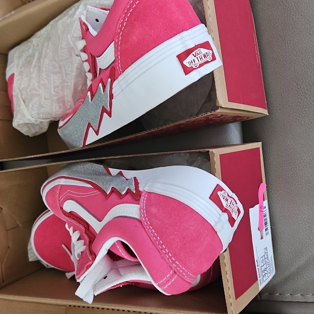 Vans Designet Sneakers in Pink & Gray Fire Design
